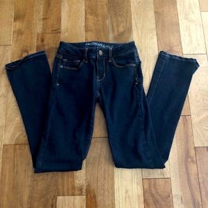 NWOT AE Skinny Kick Jeans